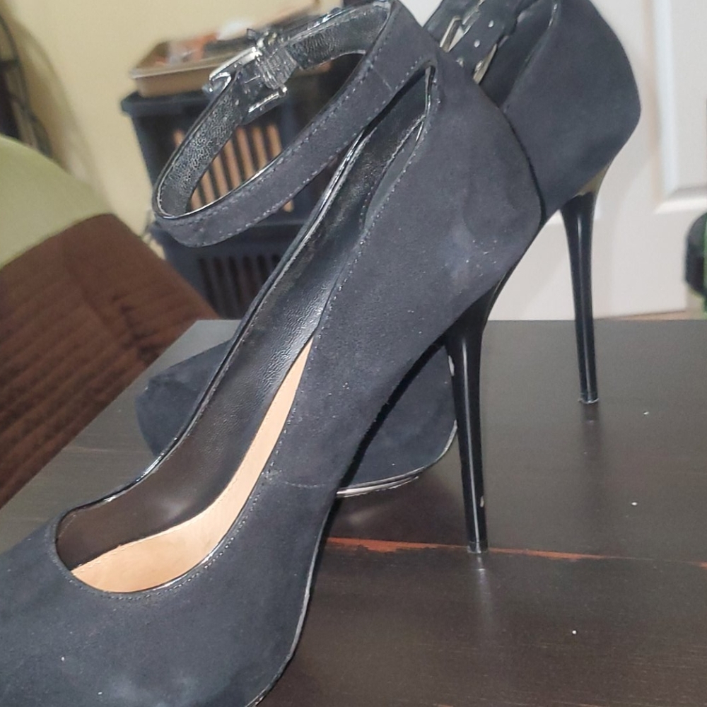 Shoes - Picture 4 of 5
